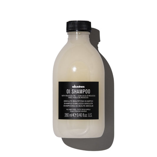 Shampoo con textura leche para uso diario con efecto anti oxidante. Aporta una extraordinaria suavidad, brillo y cuerpo al cabello, dejándolo perfumado durante mucho tiempo.   